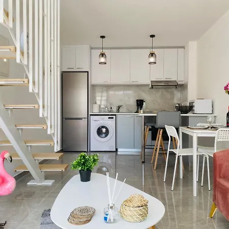 Pink Flamingo 1-br In Apartment Larnaka